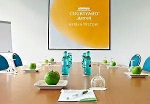 Hotel Courtyard Teltow 4*